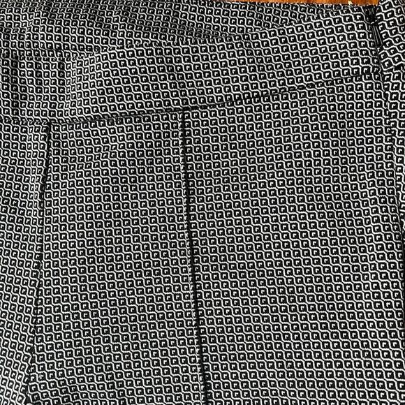 Mercer & Madison Woman's Pants Size 8 Black & White Print Pointe Knit - Picture 3 of 6